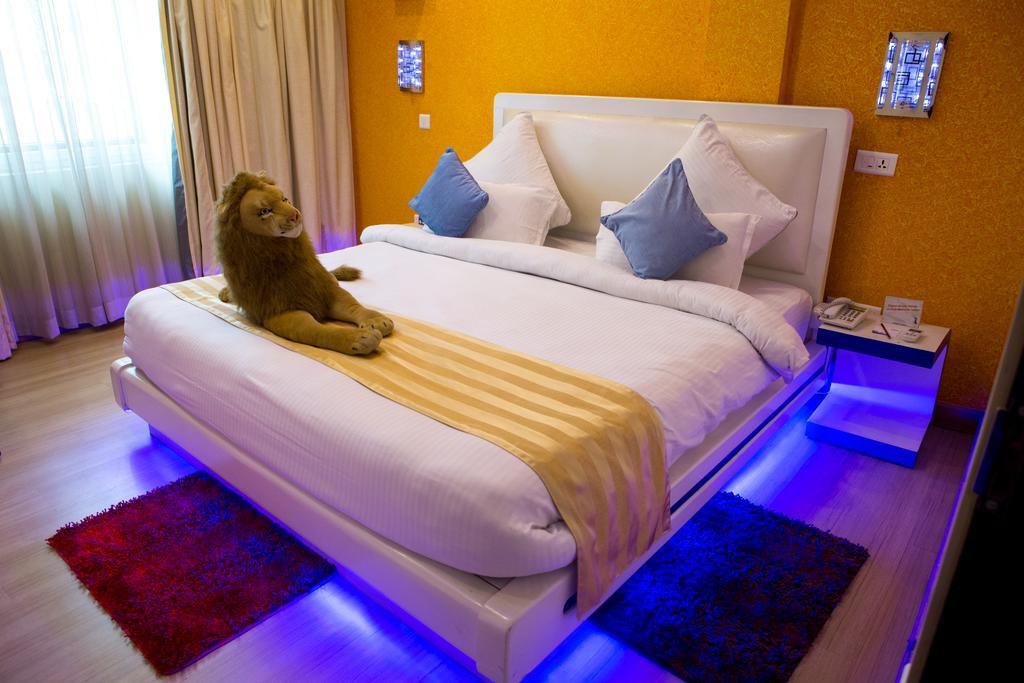 Royal Penguin Boutique Hotel&Spa Katmandou Extérieur photo
